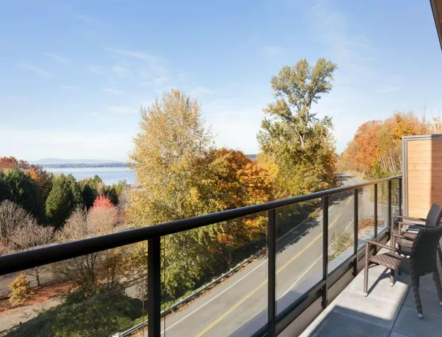 Hampton Inn & Suites Seattle/Renton hotel detail image 4