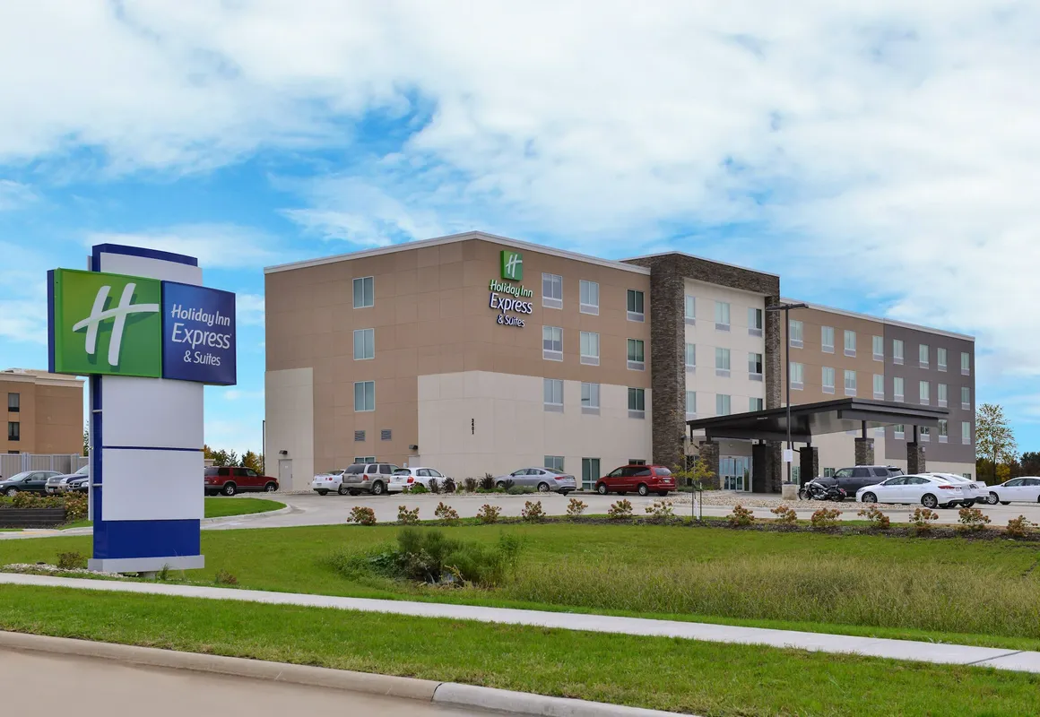 Holiday Inn Express & Suites Marshalltown by IHG hotel hero