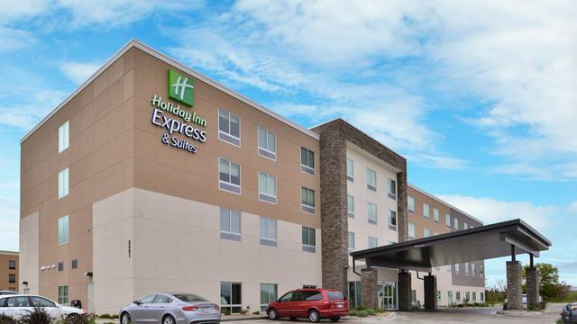 Holiday Inn Express & Suites Marshalltown, an IHG Hotel hotel detail image 1