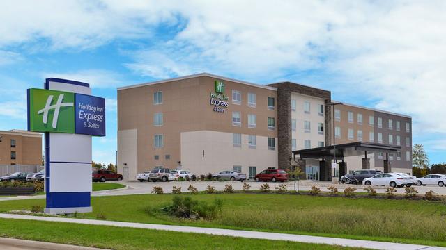 Holiday Inn Express & Suites Marshalltown, an IHG Hotel hotel detail image 3