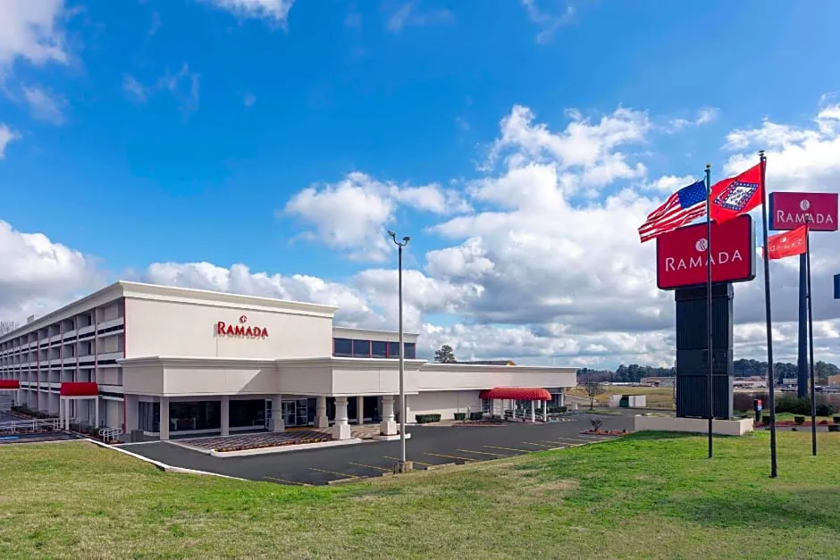 Ramada by Wyndham Texarkana hotel hero