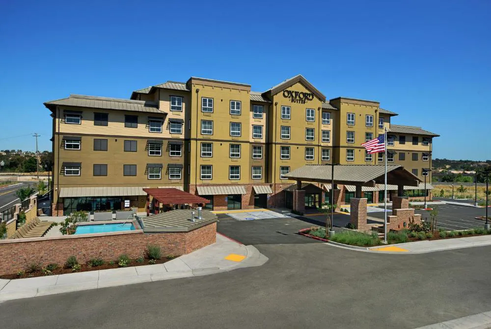 Oxford Suites Paso Robles hotel hero