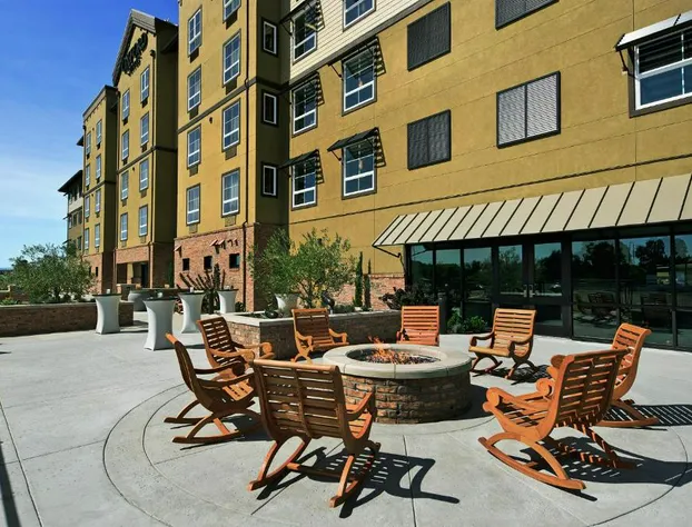 Oxford Suites Paso Robles hotel detail image 1