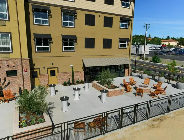 Oxford Suites Paso Robles hotel detail image 2