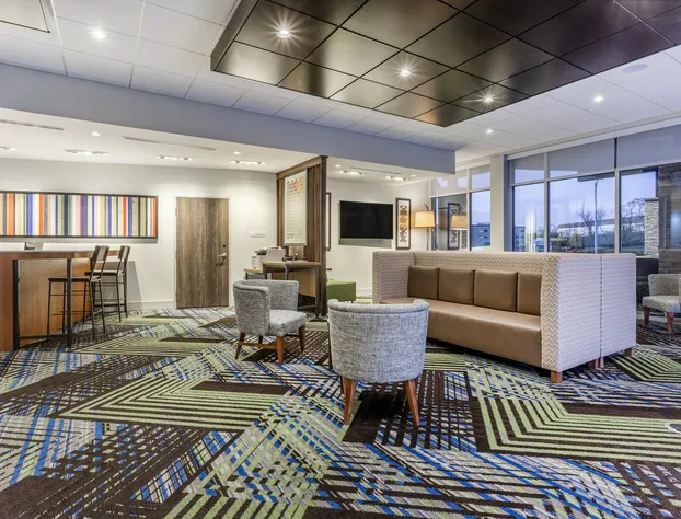Holiday Inn Express & Suites Florence-Cincinnati Airport by IHG hotel detail image 3