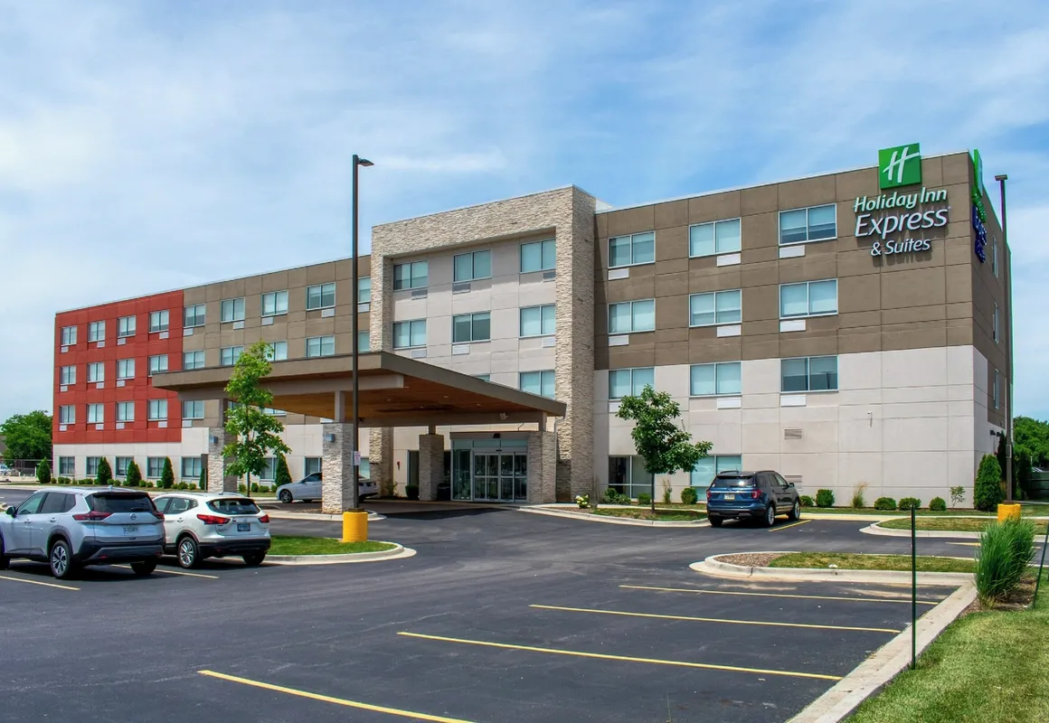 Holiday Inn Express & Suites Yorkville by IHG hotel hero