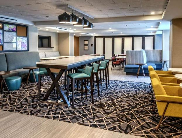 Hampton Inn Fresno Airport hotel detail image 4