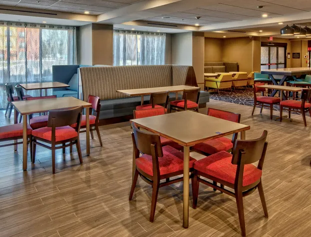 Hampton Inn Fresno Airport hotel detail image 4