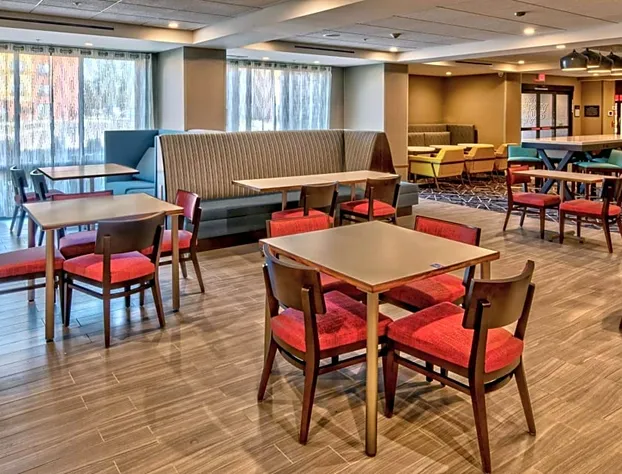 Hampton Inn Fresno Airport hotel detail image 3