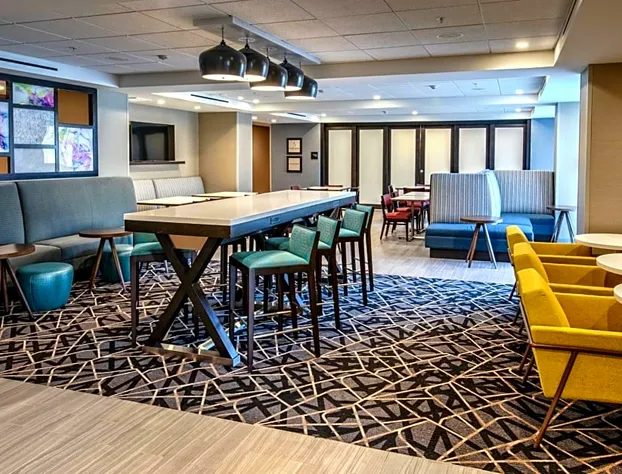 Hampton Inn Fresno Airport hotel detail image 3