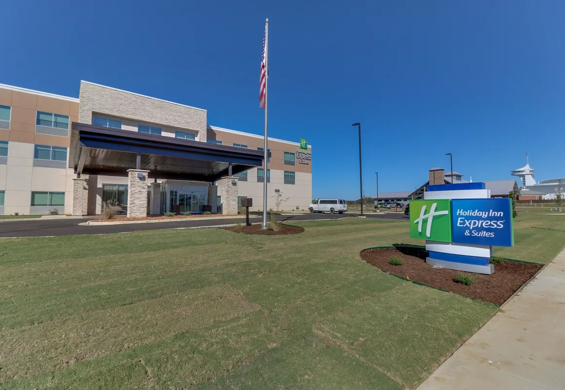 Holiday Inn Express & Suites Union City by IHG hotel hero