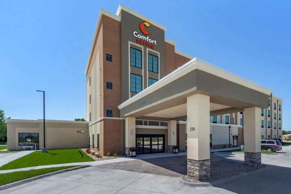 Comfort Suites Grand Island South hotel hero