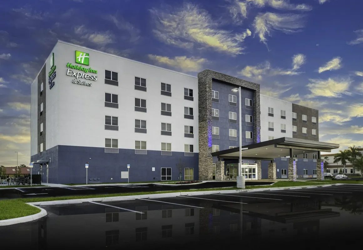 Holiday Inn Express & Suites Fort Myers Airport by IHG hotel hero