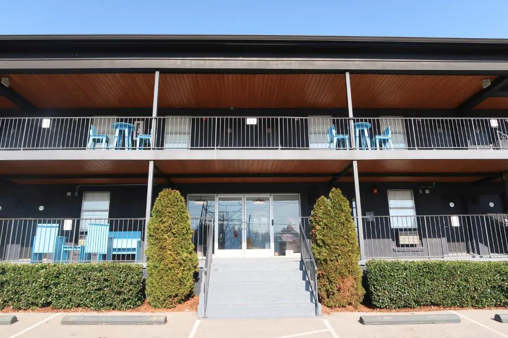 The Iris Motel hotel hero