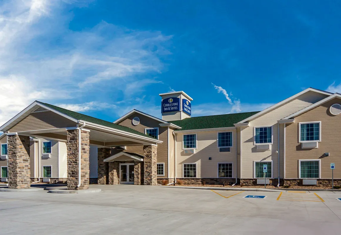 Cobblestone Inn & Suites - Holdrege hotel hero