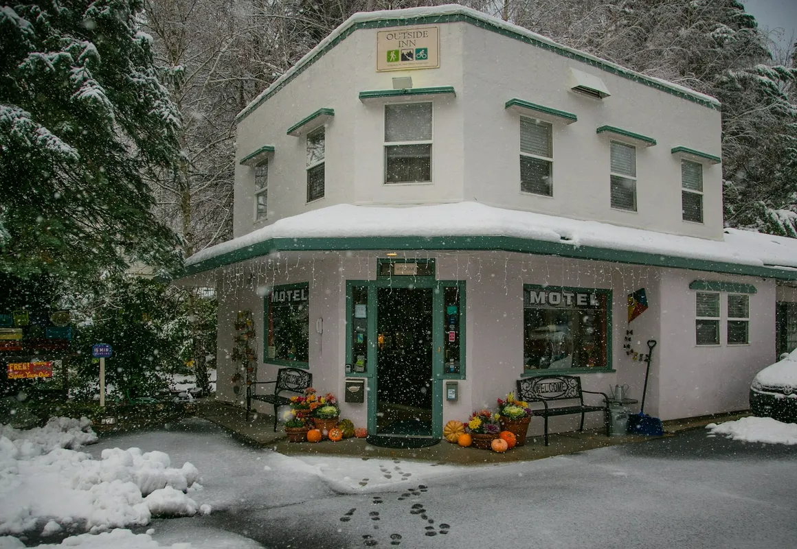 Outside Inn hotel hero