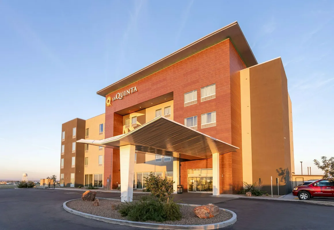 La Quinta Inn & Suites by Wyndham Holbrook Petrified Forest hotel hero