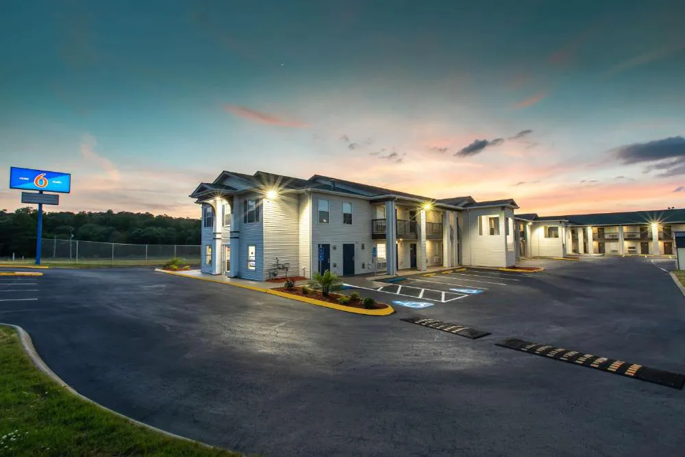Motel 6 Greenville, SC - I-85 Near Downtown hotel hero