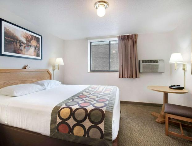 Super 8 by Wyndham Rapid City/Lacrosse St hotel detail image 3