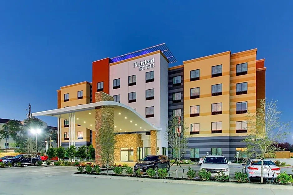 Fairfield Inn & Suites by Marriott Houston Brookhollow hotel hero