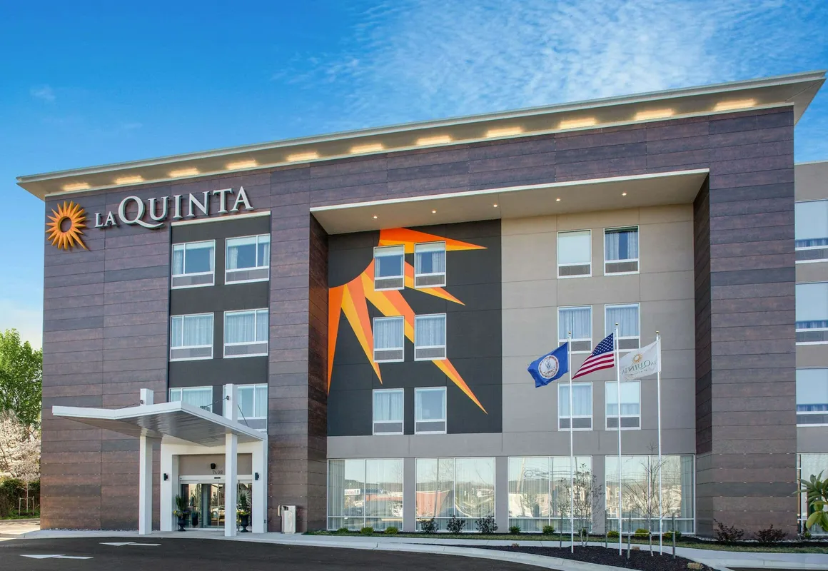 La Quinta Inn & Suites by Wyndham Manassas Va-Dulles Airport hotel hero