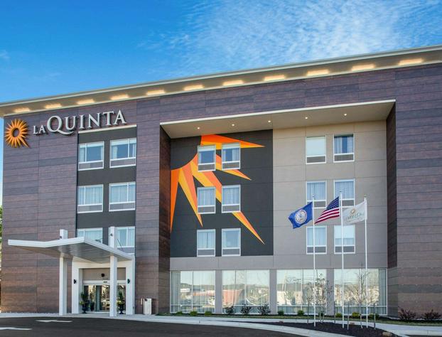La Quinta Inn & Suites by Wyndham Manassas Va-Dulles Airport hotel detail image 1