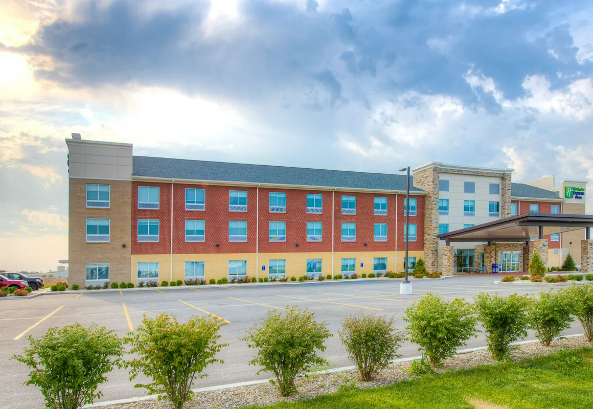 Holiday Inn Express & Suites Remington by IHG hotel hero