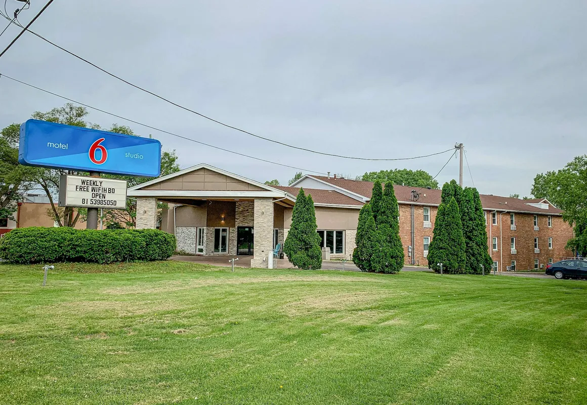 Motel 6 Rockford, IL hotel hero