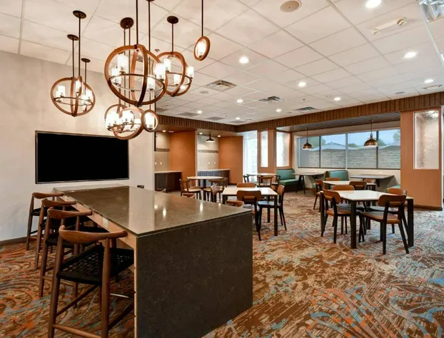 Fairfield Inn & Suites by Marriott Milwaukee North hotel detail image 2