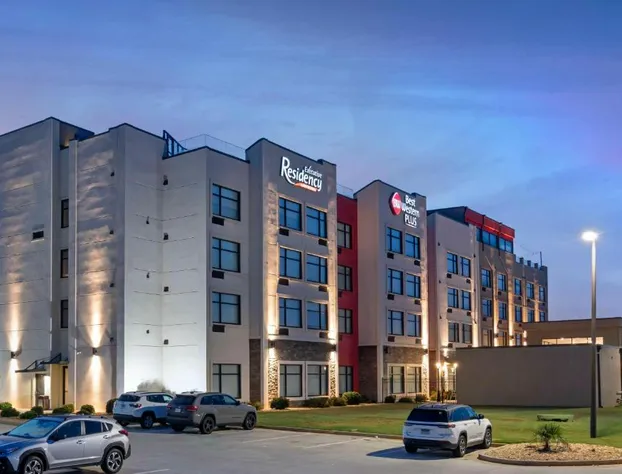 Best Western Plus Executive Residency Rigby's Water World Hotel hotel detail image 1