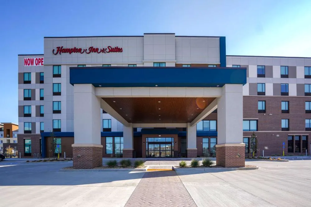 Hampton Inn & Suites Aurora South Denver hotel hero