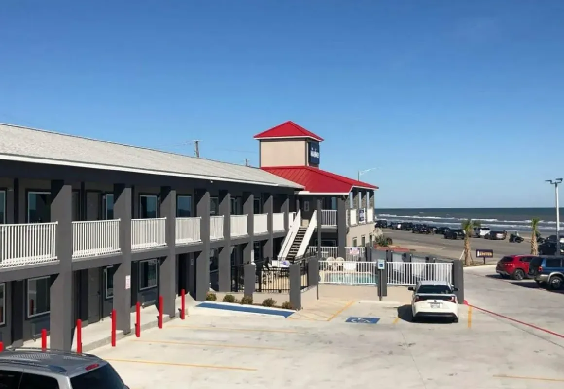 The Mariner hotel hero