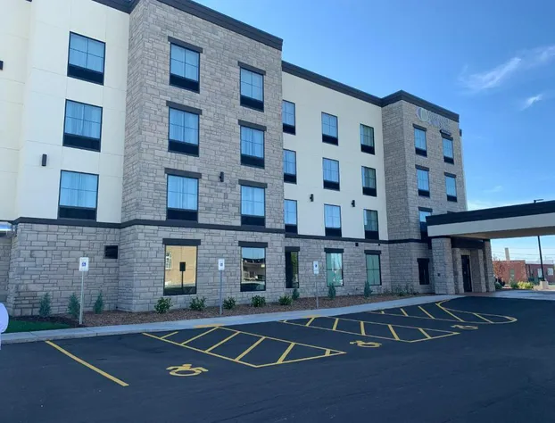 Cobblestone Hotel & Suites - Two Rivers hotel detail image 3