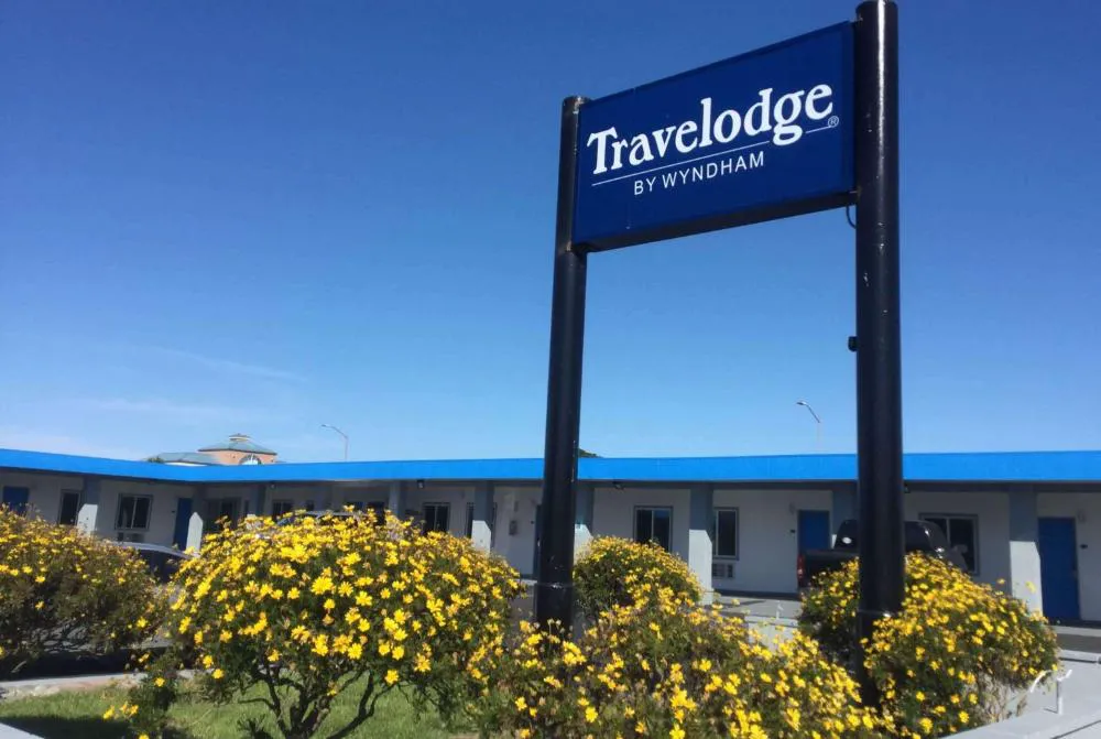 Travelodge by Wyndham Crescent City hotel hero