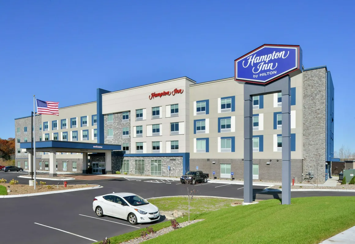 Hampton Inn Lakeville Minneapolis hotel hero