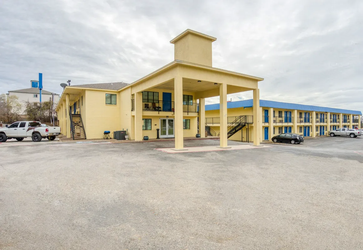 Rodeway Inn hotel hero