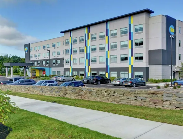 Tru by Hilton Middletown hotel detail image 2