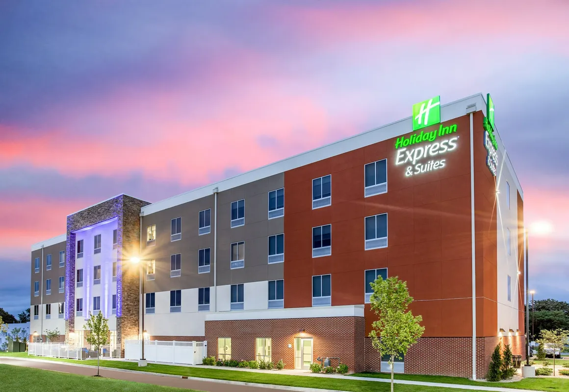 Holiday Inn Express & Suites Ottawa by IHG hotel hero