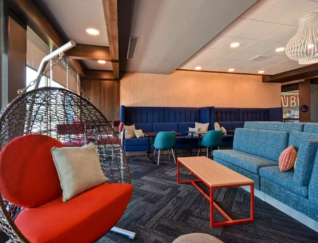 Tru by Hilton Auburn hotel detail image 3