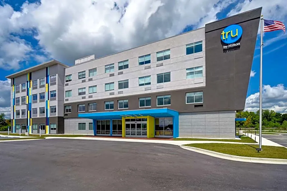 Tru by Hilton Auburn hotel hero
