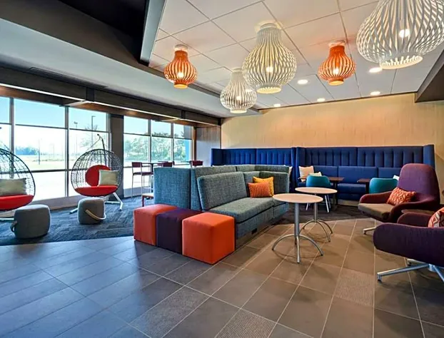 Tru by Hilton Auburn hotel detail image 1