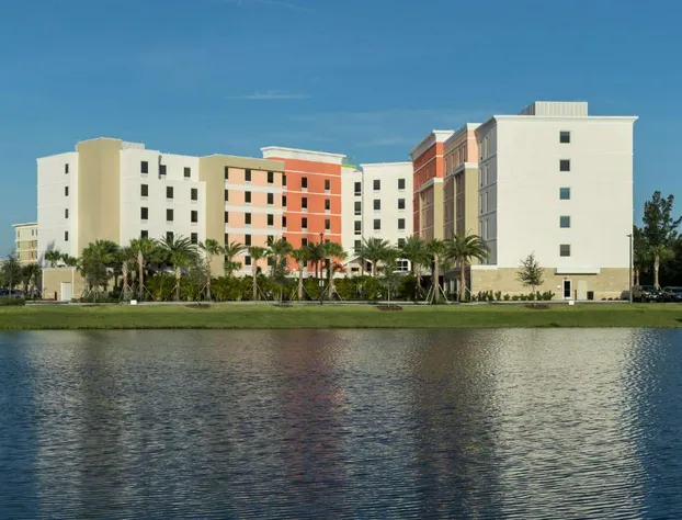 Hampton Inn & Suites Cape Canaveral Cruise Port hotel detail image 2