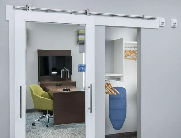 Hampton Inn & Suites Cape Canaveral Cruise Port hotel detail image 3