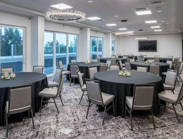 Hampton Inn & Suites Cape Canaveral Cruise Port hotel detail image 1
