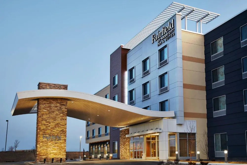 Fairfield Inn & Suites by Marriott Sheboygan hotel hero