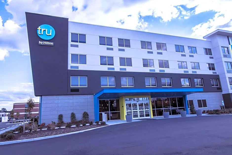 Tru By Hilton Norfolk Airport hotel hero