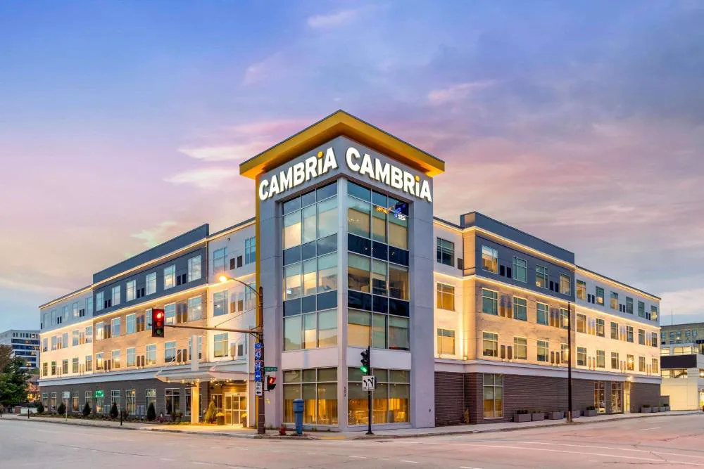 Cambria Hotel Milwaukee Downtown hotel hero