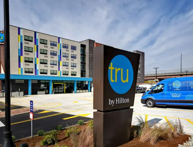 Tru by Hilton Manchester Downtown hotel detail image 2