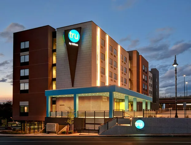 Tru by Hilton Manchester Downtown hotel detail image 3