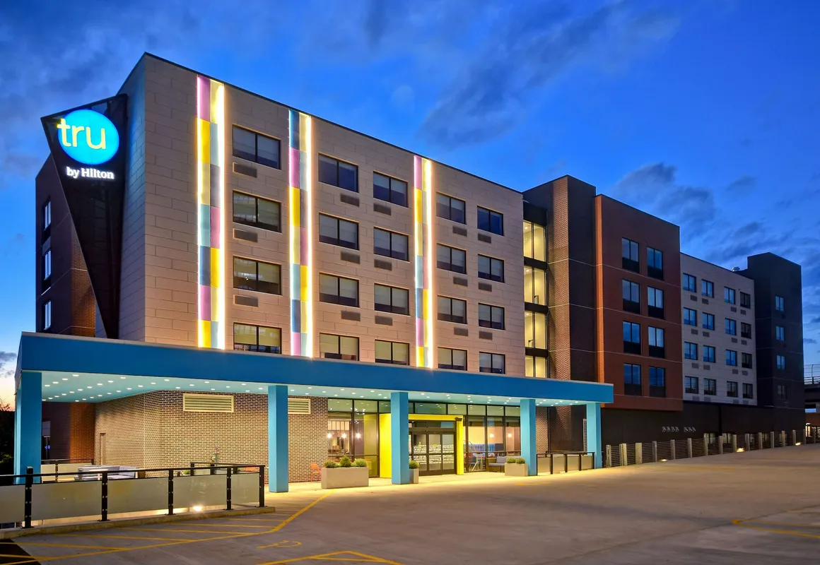 Tru by Hilton Manchester Downtown hotel hero